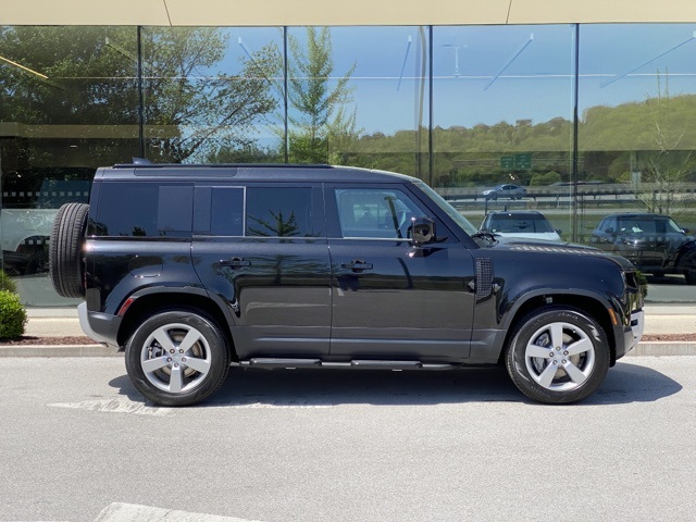 2025 Land Rover Defender 110 S photo 7