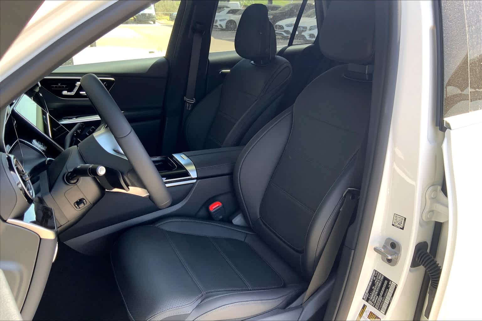 2025 Mercedes Benz GLC 300 photo 10