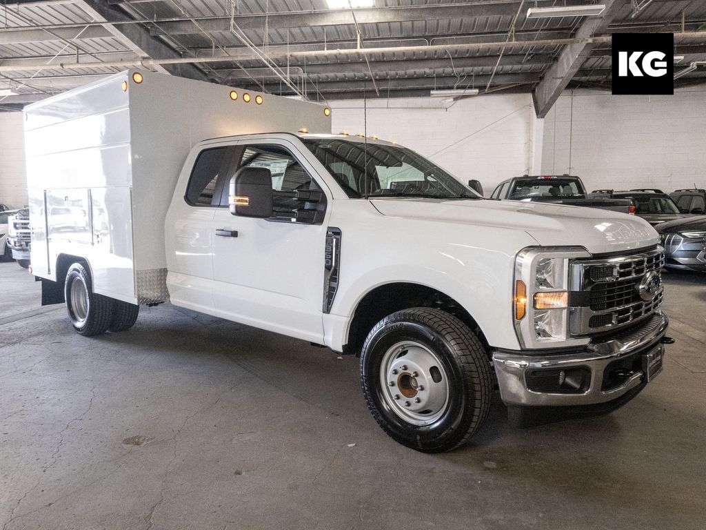 2026 Ford F-350 Super Duty Chassis Cab XL's photo
