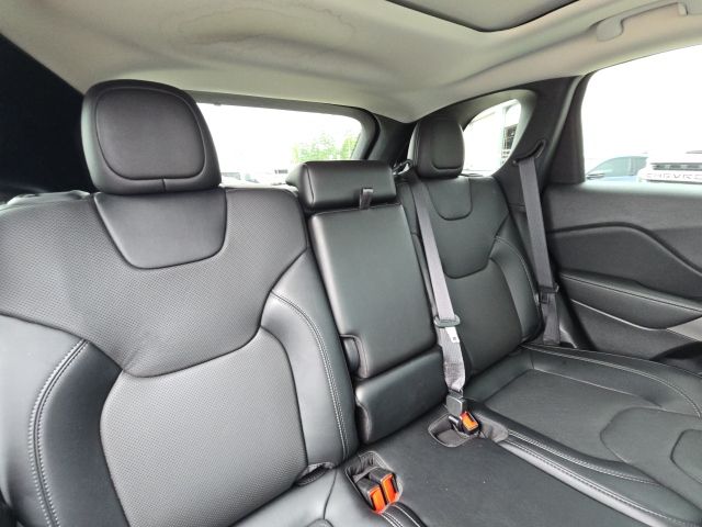 2022 Jeep Cherokee Latitude Lux photo 13