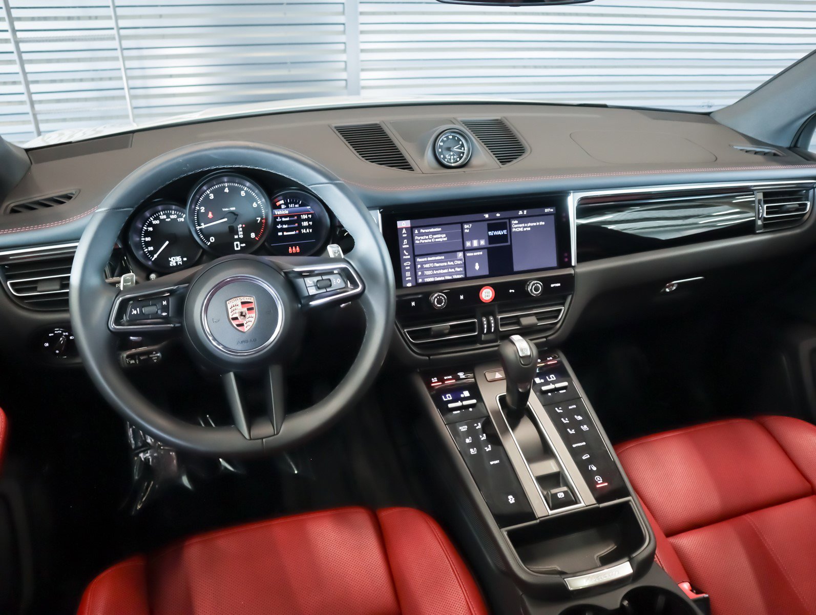 2025 Porsche Macan T photo 19