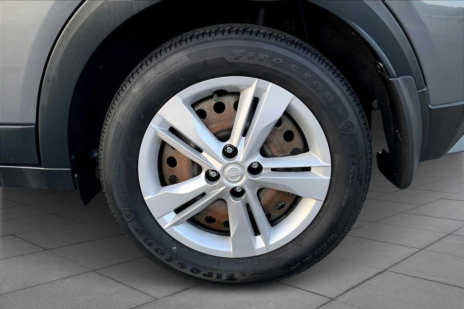 2021 Nissan Kicks S photo 9
