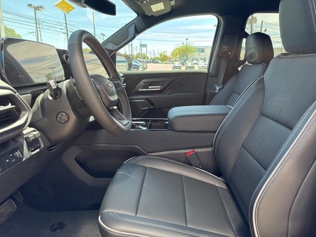 2025 Chevrolet Silverado EV LT photo 16