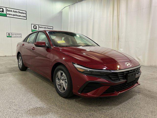 2025 Hyundai Elantra SE's photo