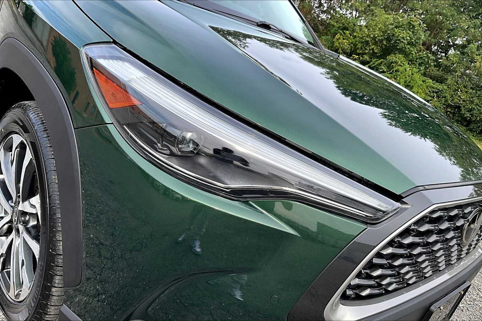 2022 Toyota Corolla Cross XLE photo 25