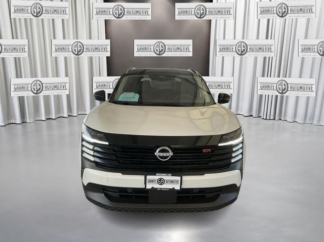 2025 Nissan Kicks SR photo 2