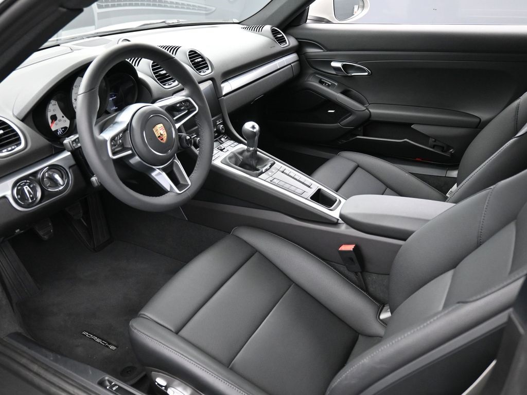 2024 Porsche Cayman Base photo 3
