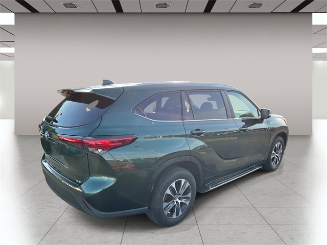 2023 Toyota Highlander XLE photo 3