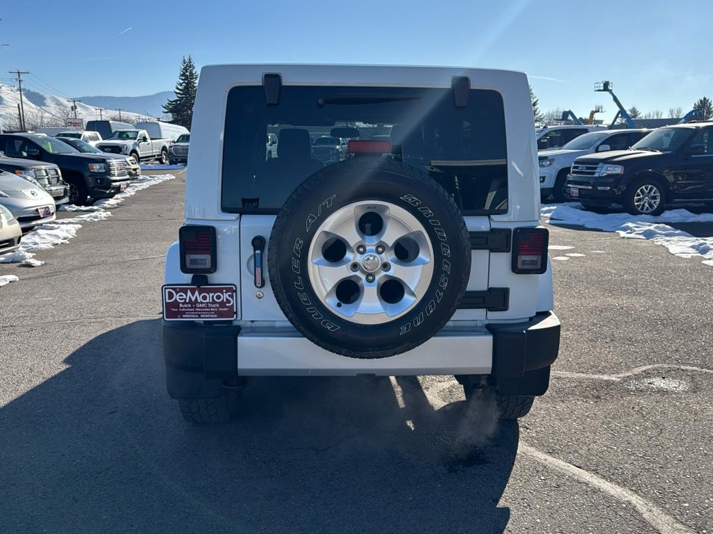 2013 Jeep Wrangler Unlimited Sahara photo 3