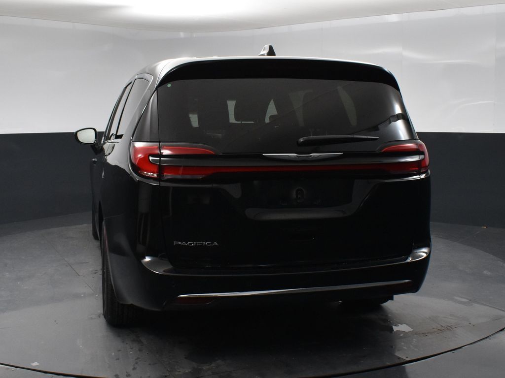 2026 Chrysler Pacifica photo 3