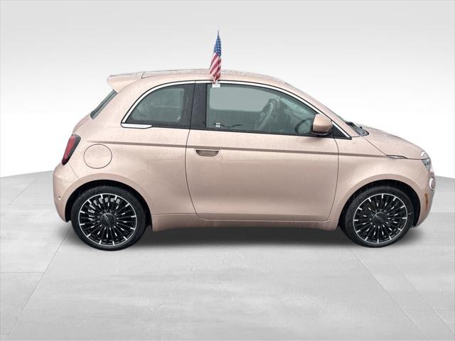2024 Fiat 500e La Prima photo 5
