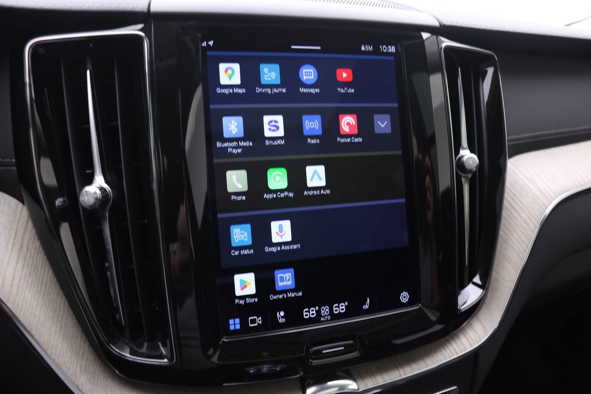 2022 Volvo XC60 B5 Inscription photo 13