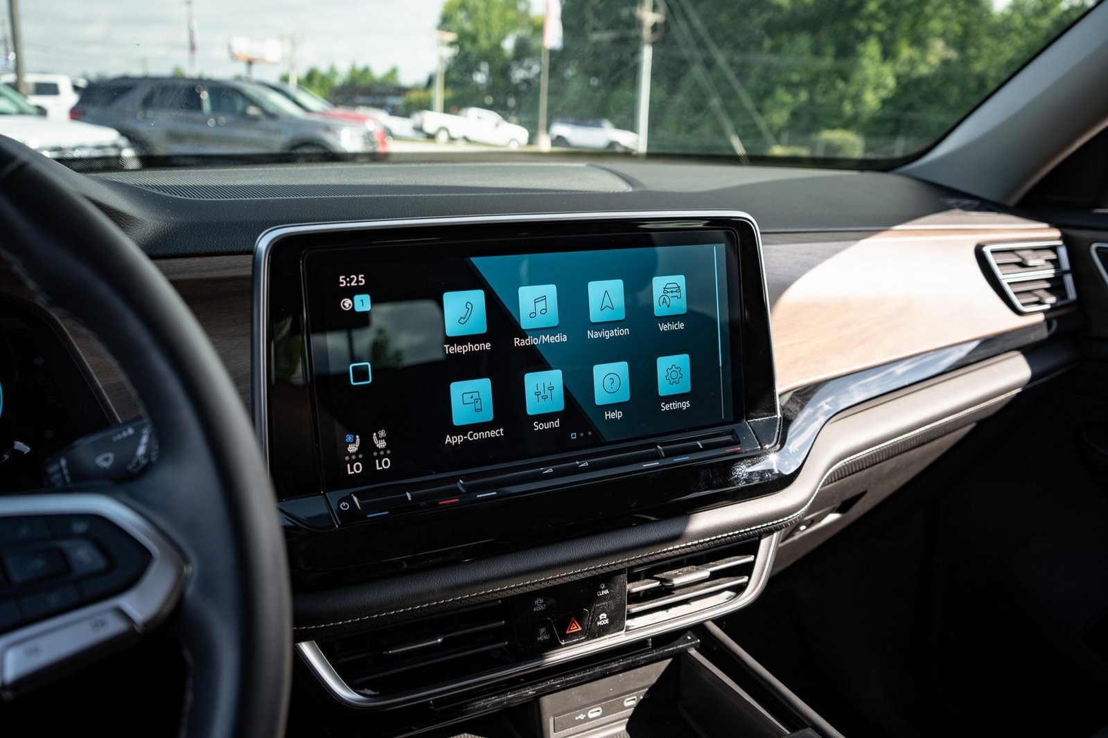 2024 Volkswagen Atlas SE Technology photo 19