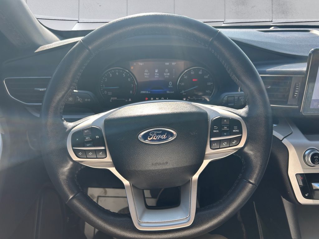 2022 Ford Explorer XLT photo 9