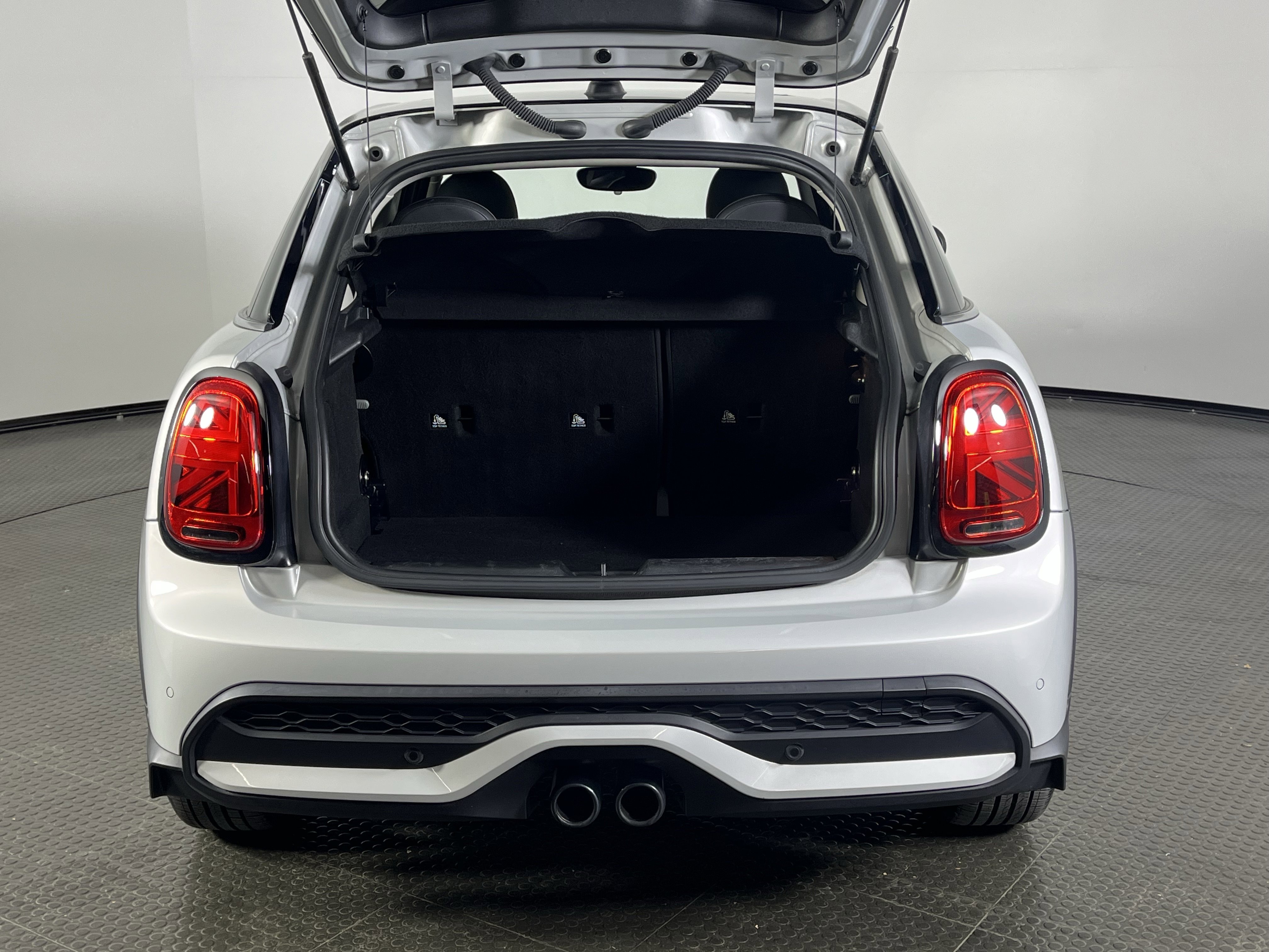 2022 Mini Cooper S Iconic photo 3
