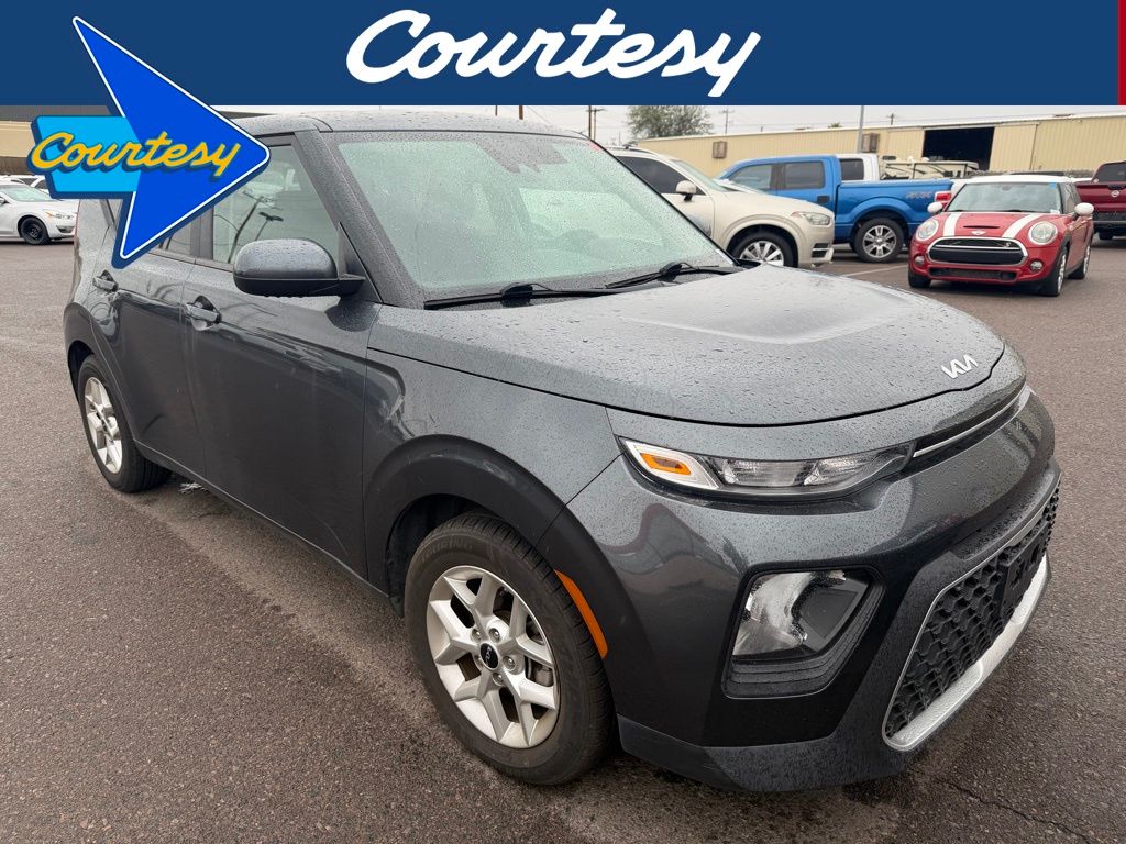 2022 Kia Soul LX's photo