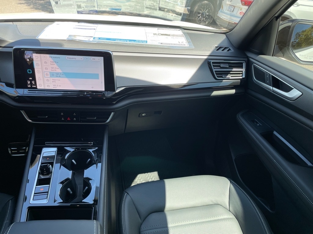 2025 Volkswagen Atlas Cross Sport SEL R-Line photo 4