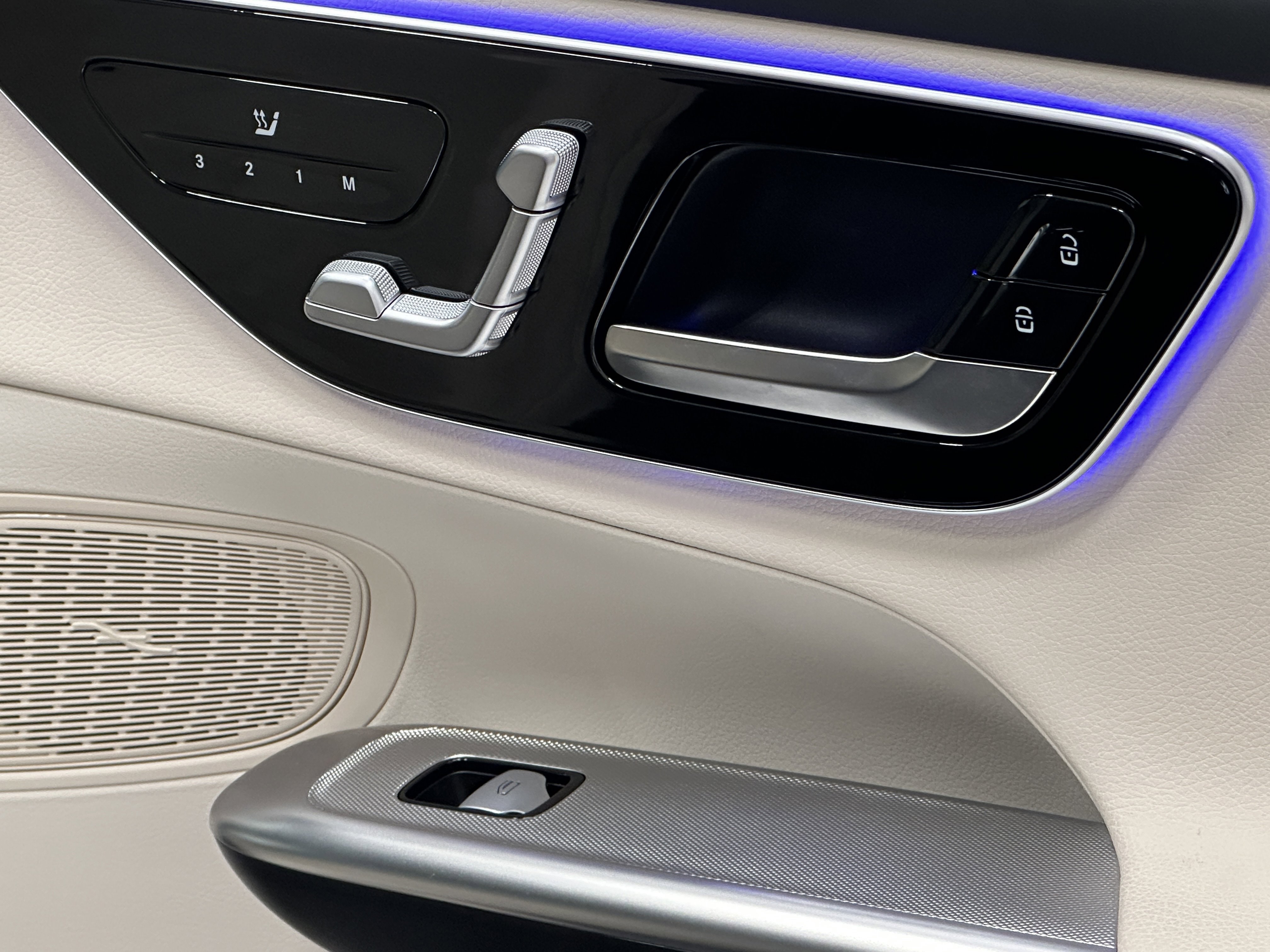 2024 Mercedes Benz GLC 300 photo 8