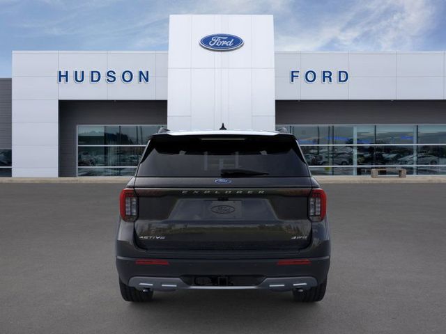 2025 Ford Explorer photo 5