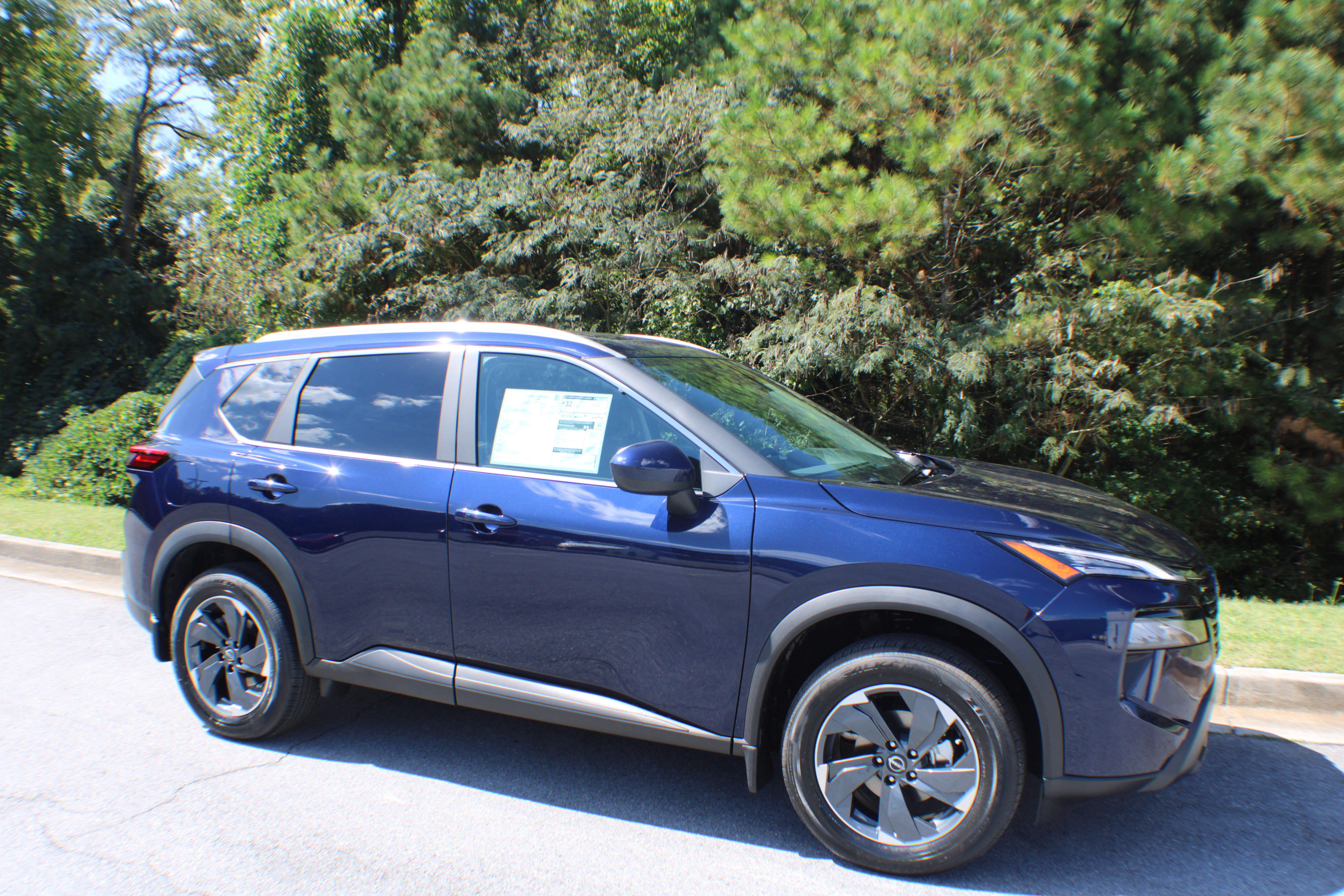 2026 Nissan Rogue SV's photo