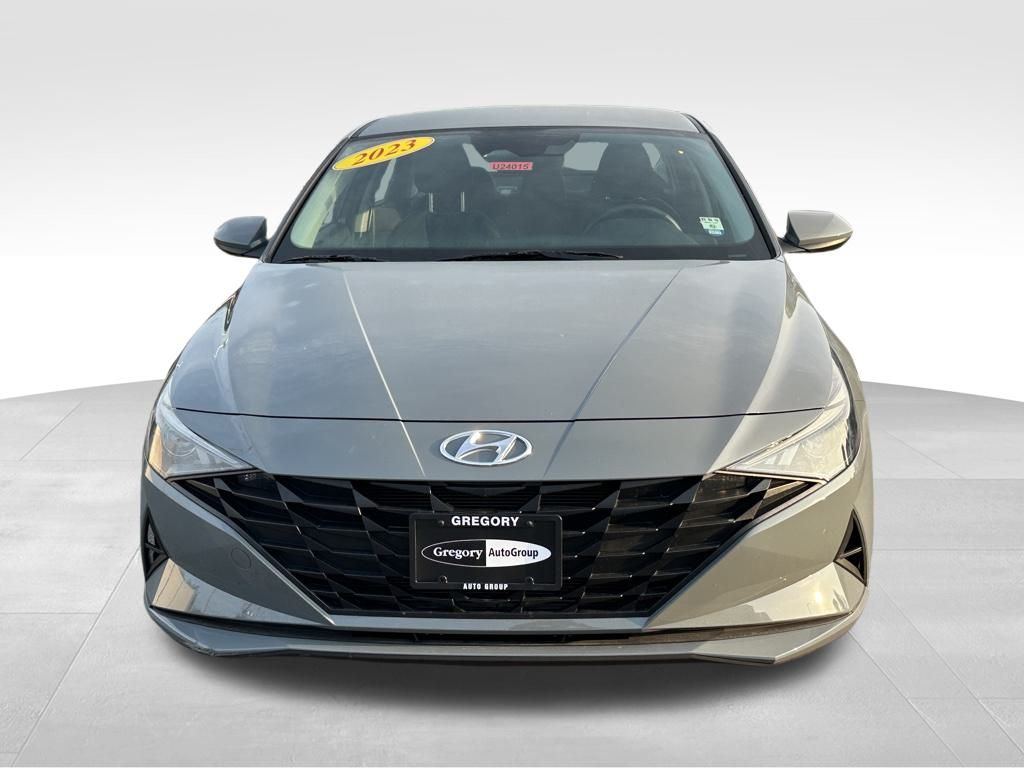 2023 Hyundai Elantra SE photo 2