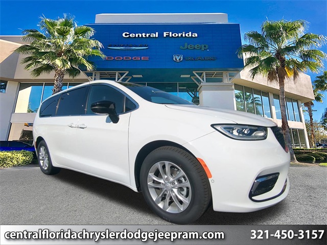 2026 Chrysler Pacifica Select's photo