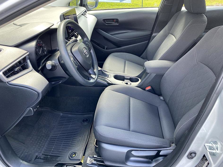 2023 Toyota Corolla LE photo 9