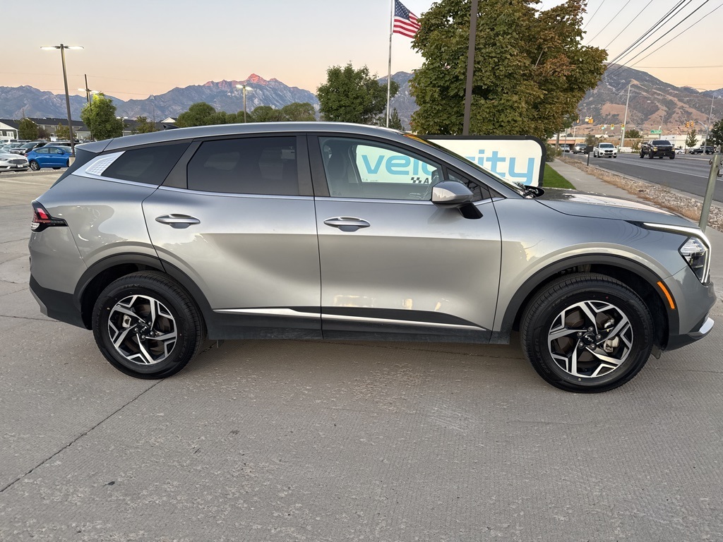 2023 Kia Sportage LX photo 2