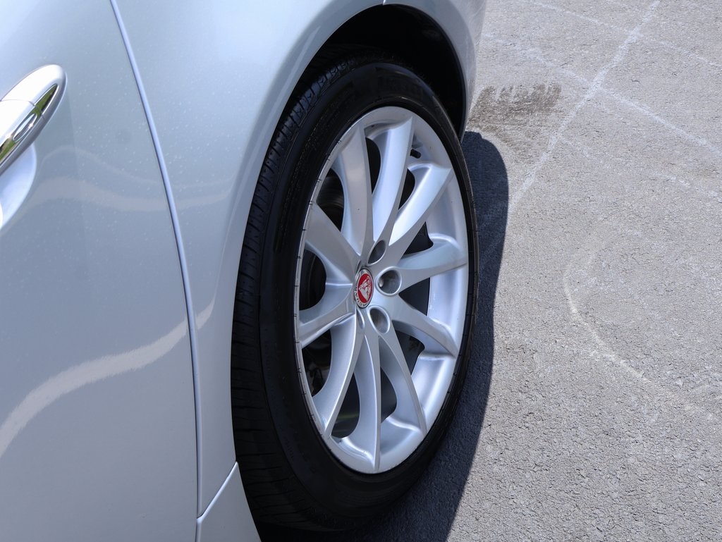 2014 Jaguar XJ Base photo 36