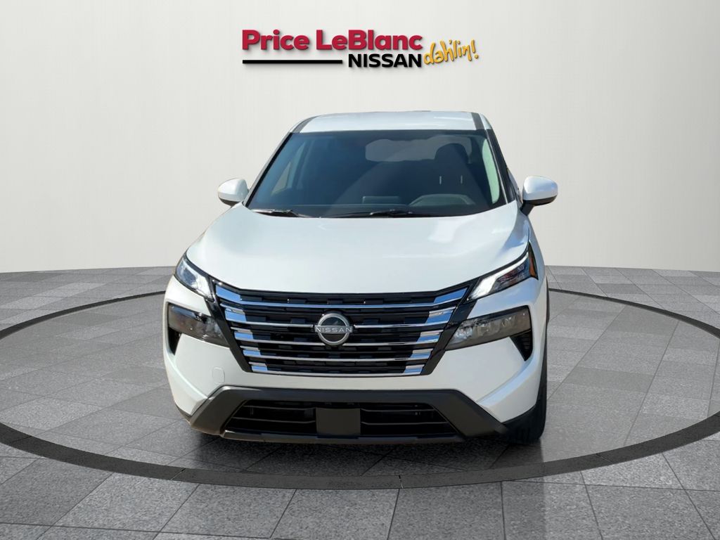 2026 Nissan Rogue SV photo 2