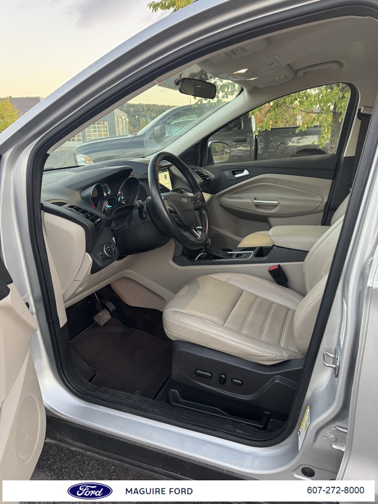 2019 Ford Escape SEL photo 8