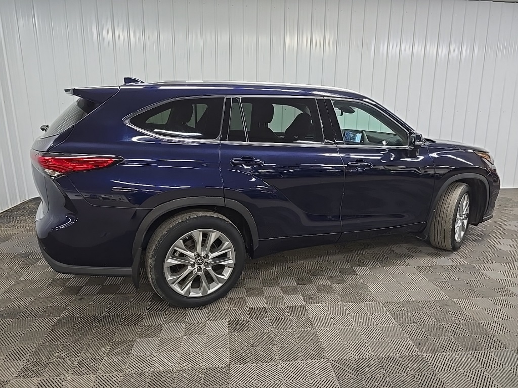 2022 Toyota Highlander Limited photo 2