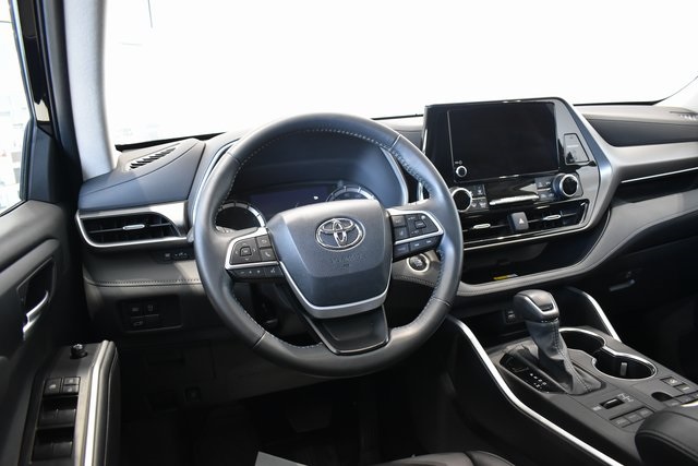 2024 Toyota Highlander XLE photo 14