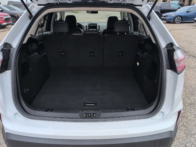 2022 Ford Edge SEL photo 16