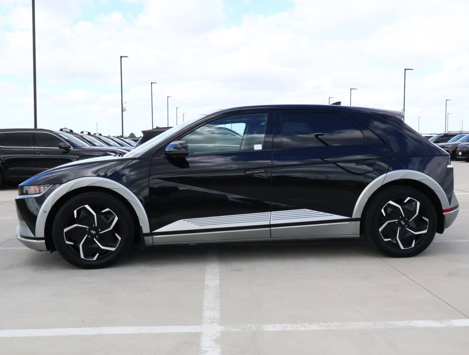 Used 2023 Hyundai IONIQ 5 Limited with VIN KM8KR4AE0PU189635 for sale in Friendswood, TX