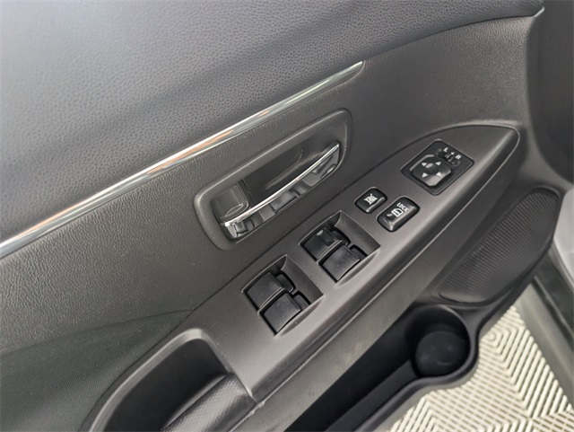 2015 Mitsubishi Outlander Sport SE photo 13