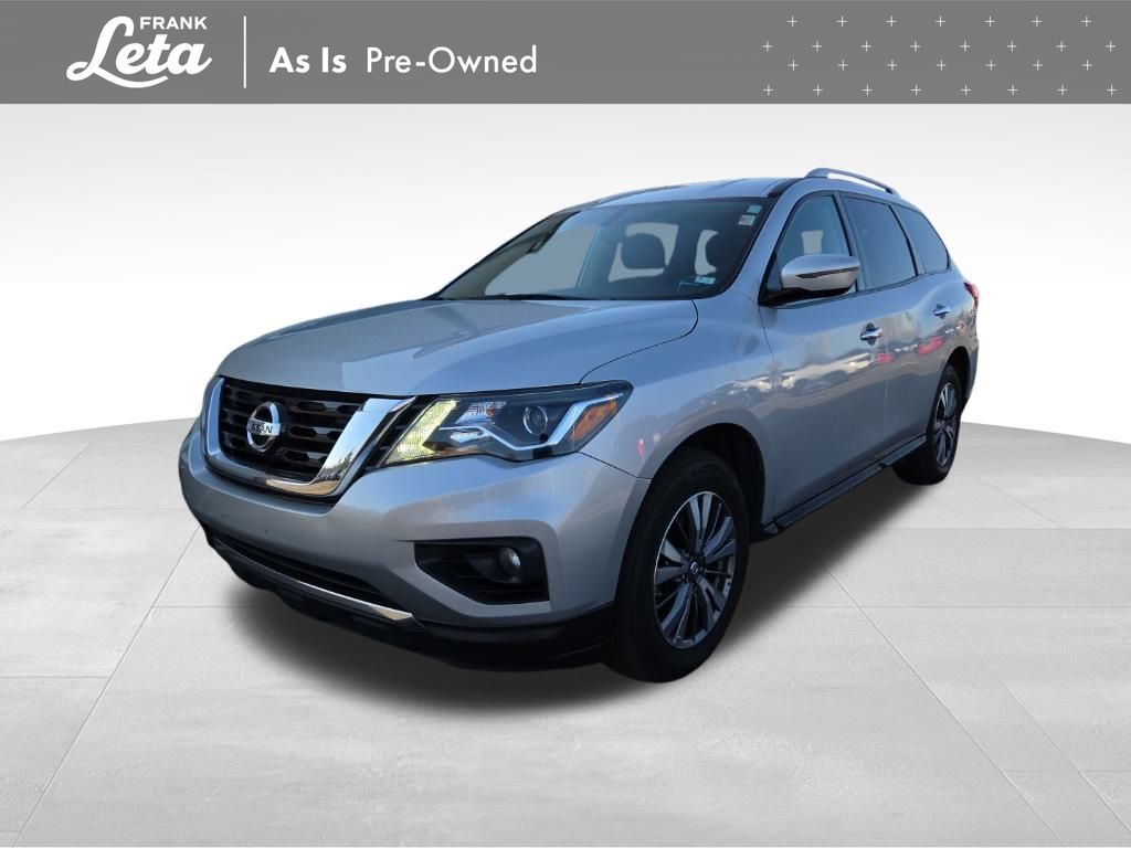 2017 Nissan Pathfinder SV's photo