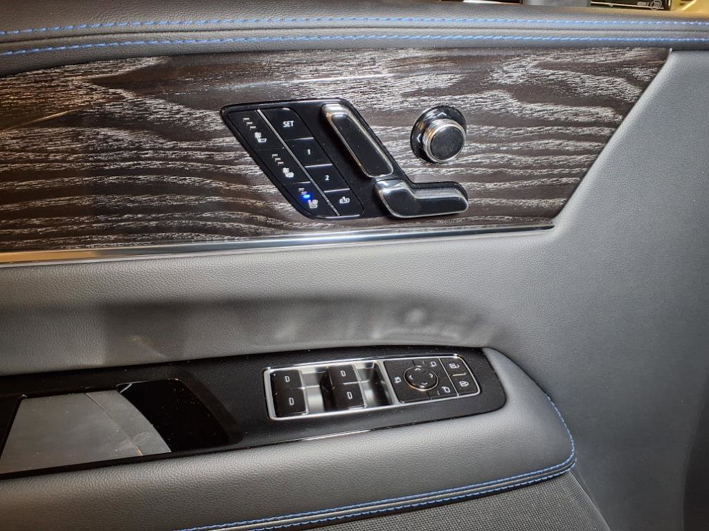 2025 Cadillac Escalade IQ Luxury photo 13