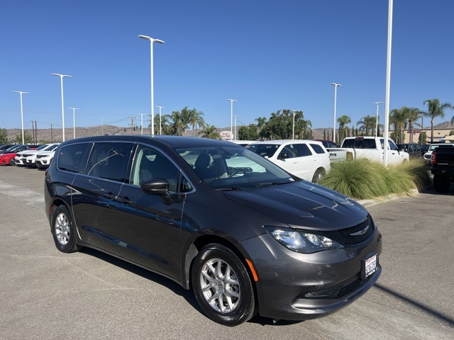 2022 Chrysler Voyager LX photo 2