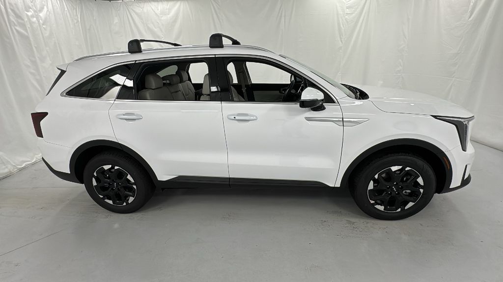 2025 Kia Sorento S photo 2