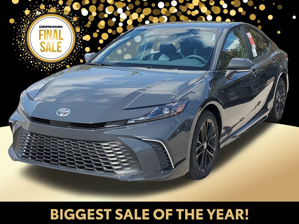 2025 Toyota Camry SE's photo