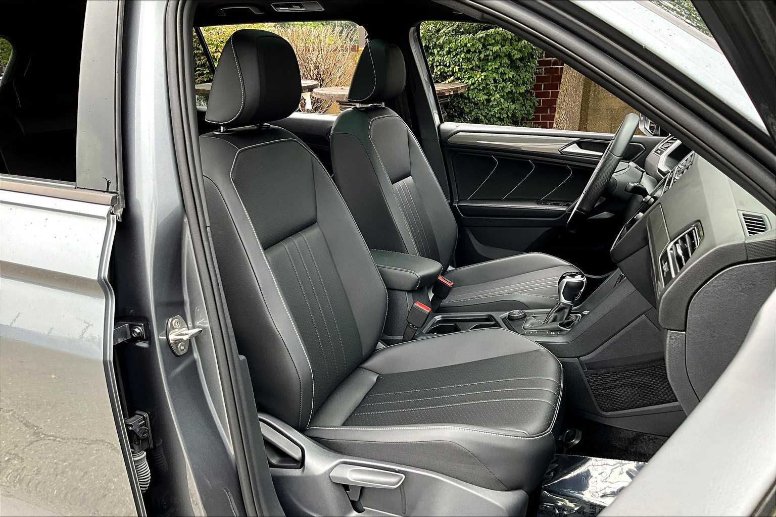 2024 Volkswagen Tiguan SE R-Line Black photo 7