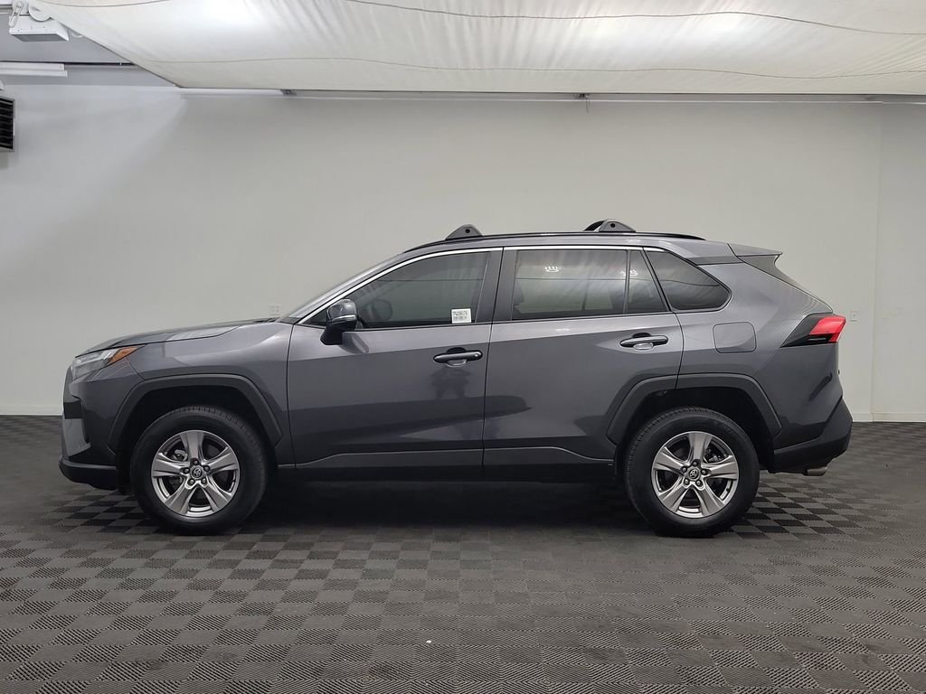 2023 Toyota RAV4 XLE photo 2