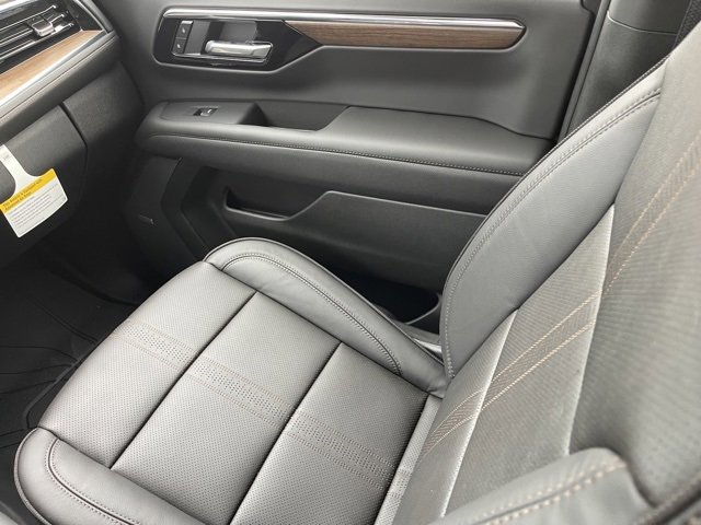 2025 Chevrolet Tahoe High Country photo 14