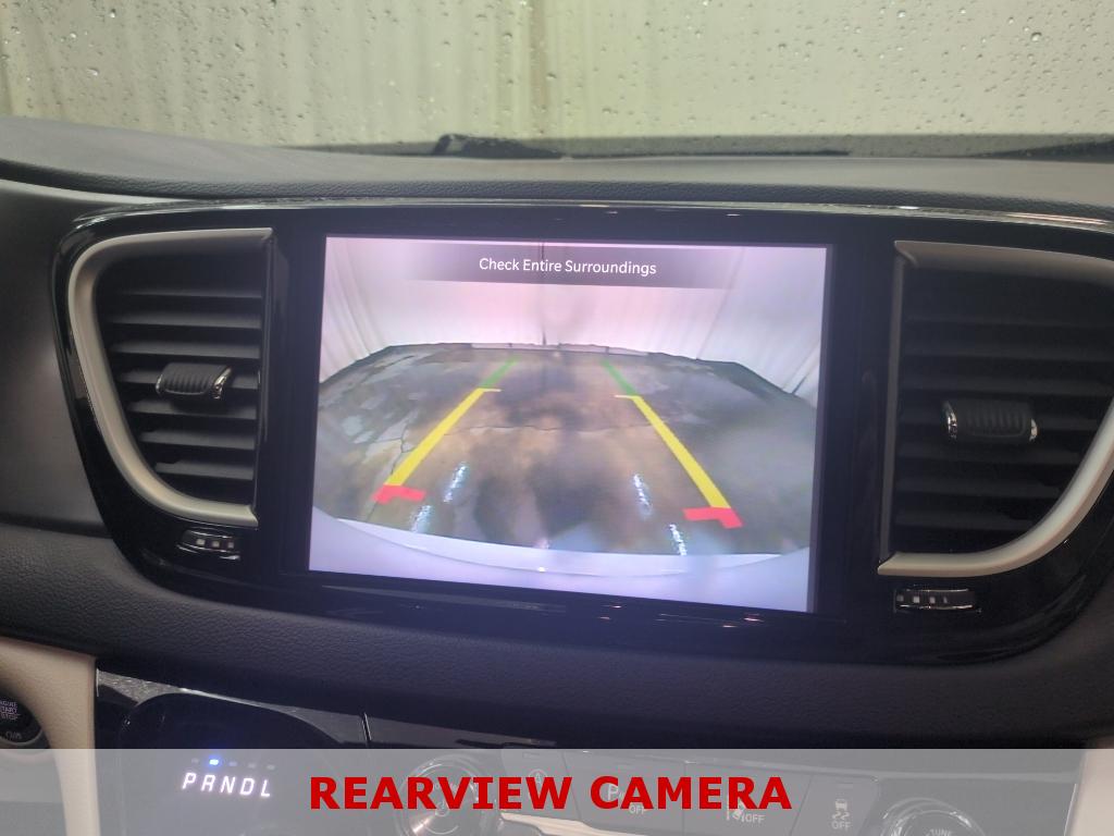 2022 Chrysler Pacifica Touring L photo 17