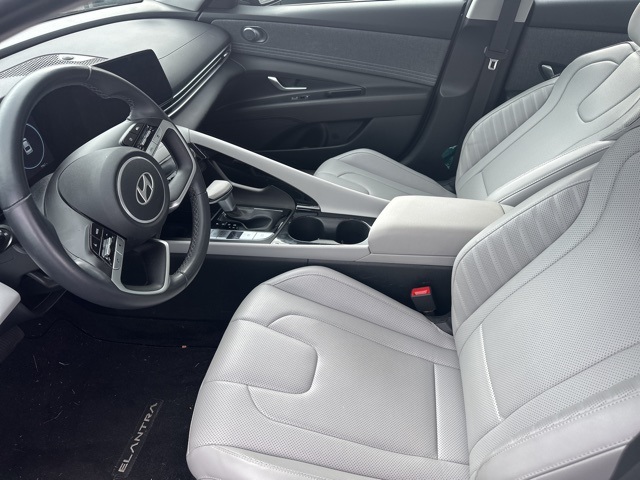 2024 Hyundai Elantra Hybrid Limited photo 4