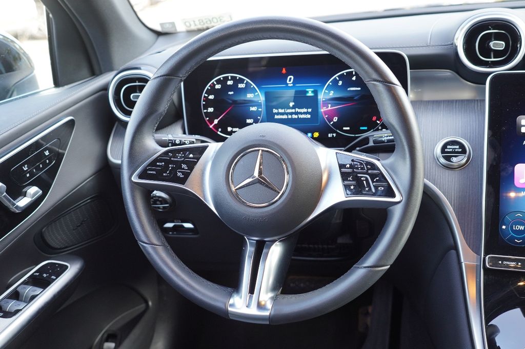 2025 Mercedes Benz GLC 300 photo 16