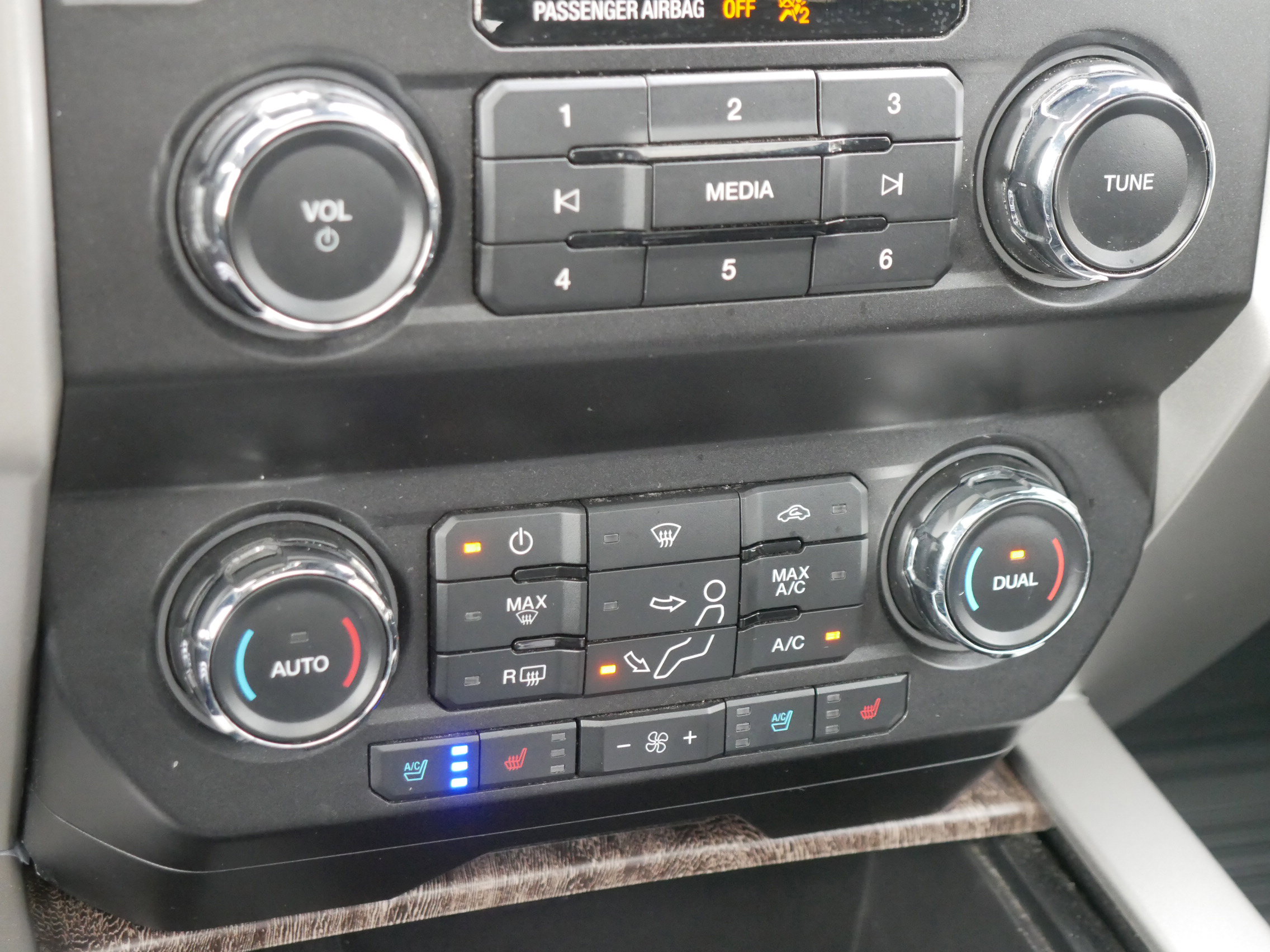 2019 Ford F-350 Lariat photo 13
