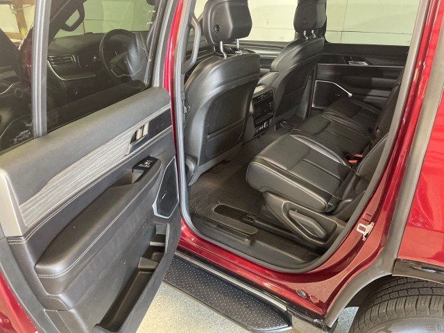 2023 Jeep Wagoneer Series III photo 12