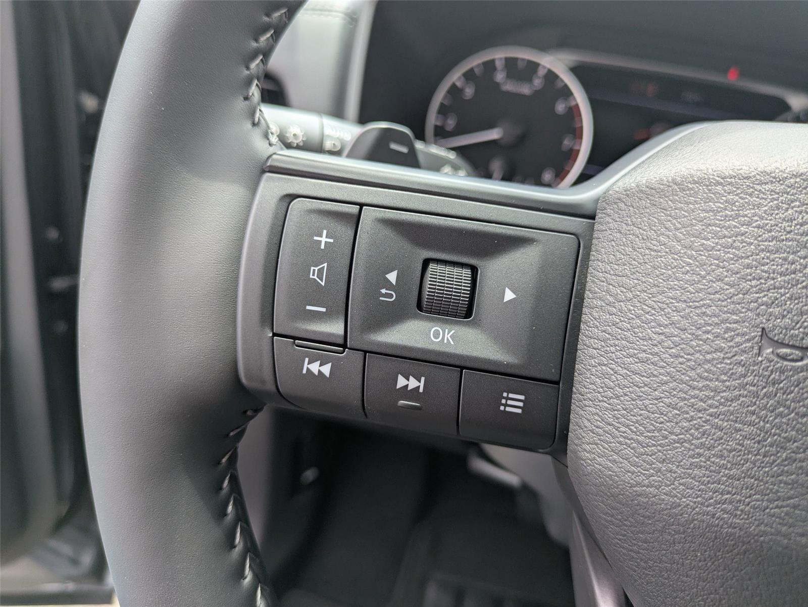 2026 Nissan Rogue SV photo 14